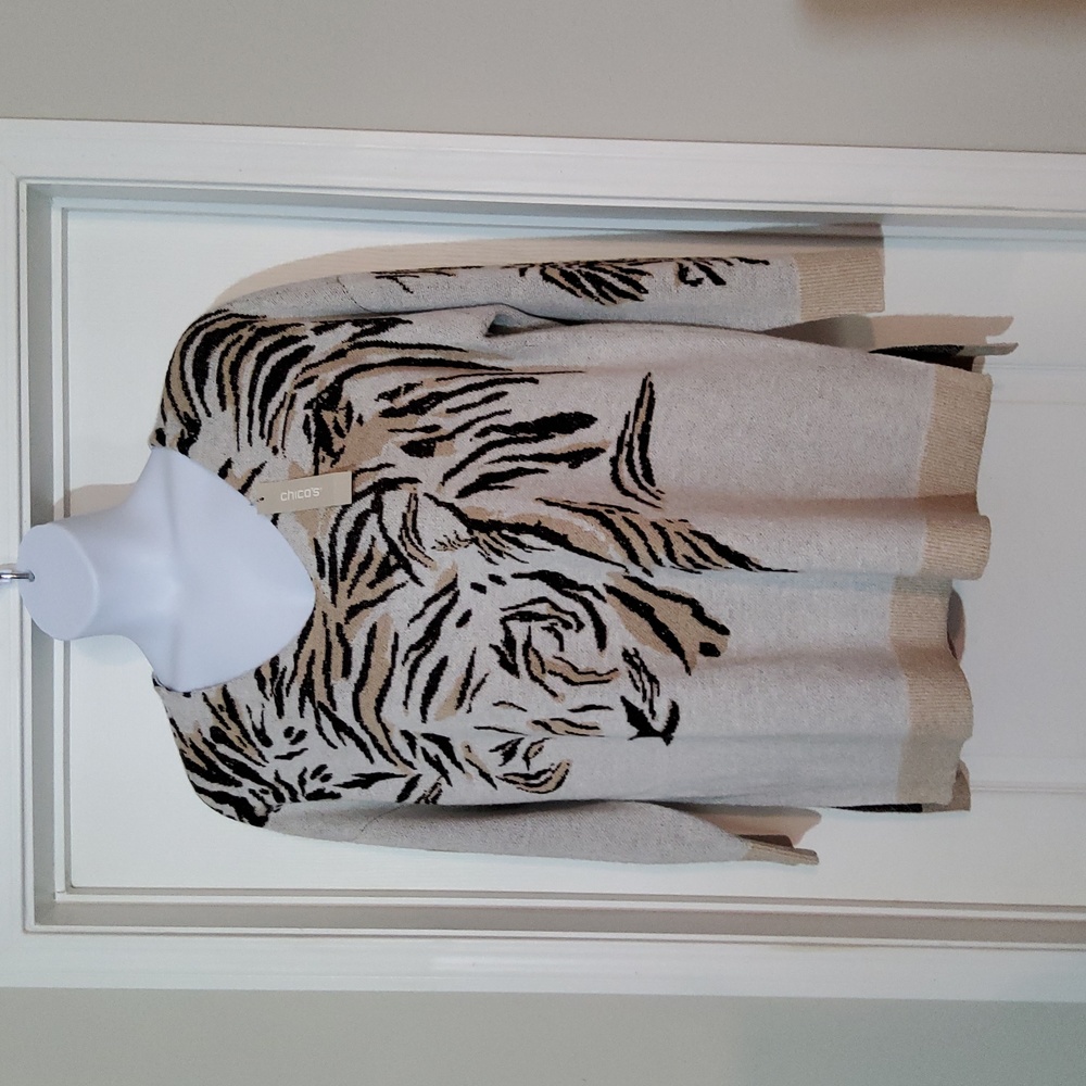 CHICOS V neck sweater